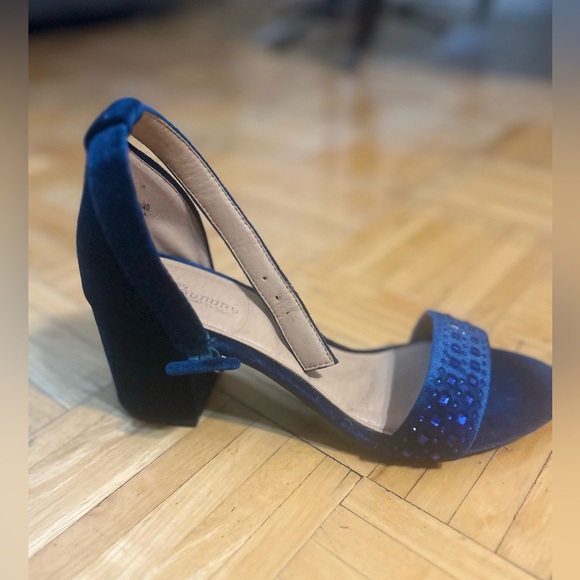 CL by Laundry Comfort Cushion Velvet Heels - Picture 8 of 9